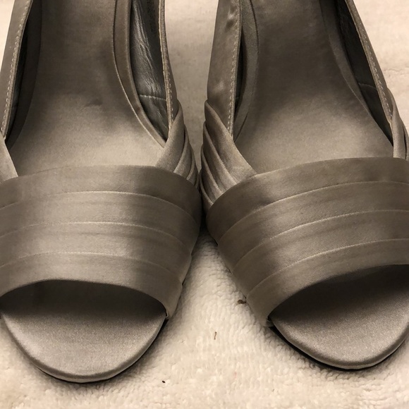 Mootsies Tootsies Silver Heels Rhinestone Buckle - Picture 2 of 9